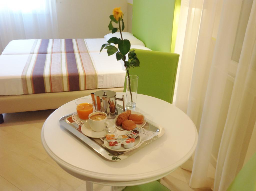 מונטרוסו אל מארה Hotel Souvenir חדר תמונה