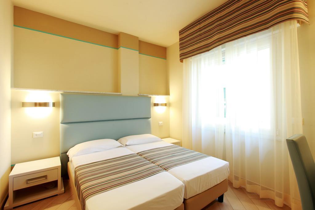 מונטרוסו אל מארה Hotel Souvenir מראה חיצוני תמונה