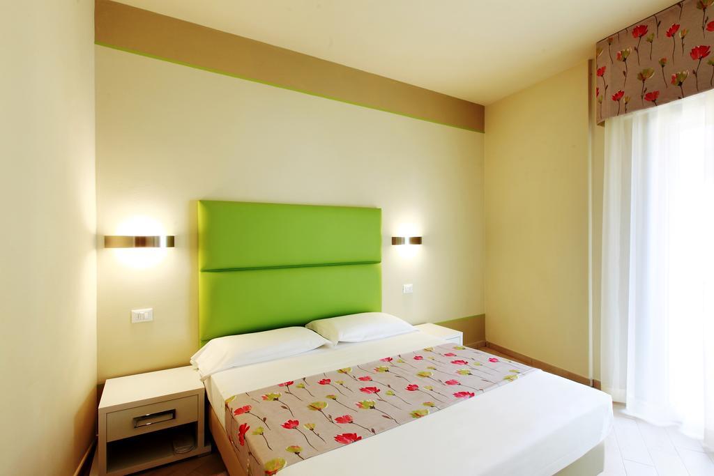 מונטרוסו אל מארה Hotel Souvenir מראה חיצוני תמונה