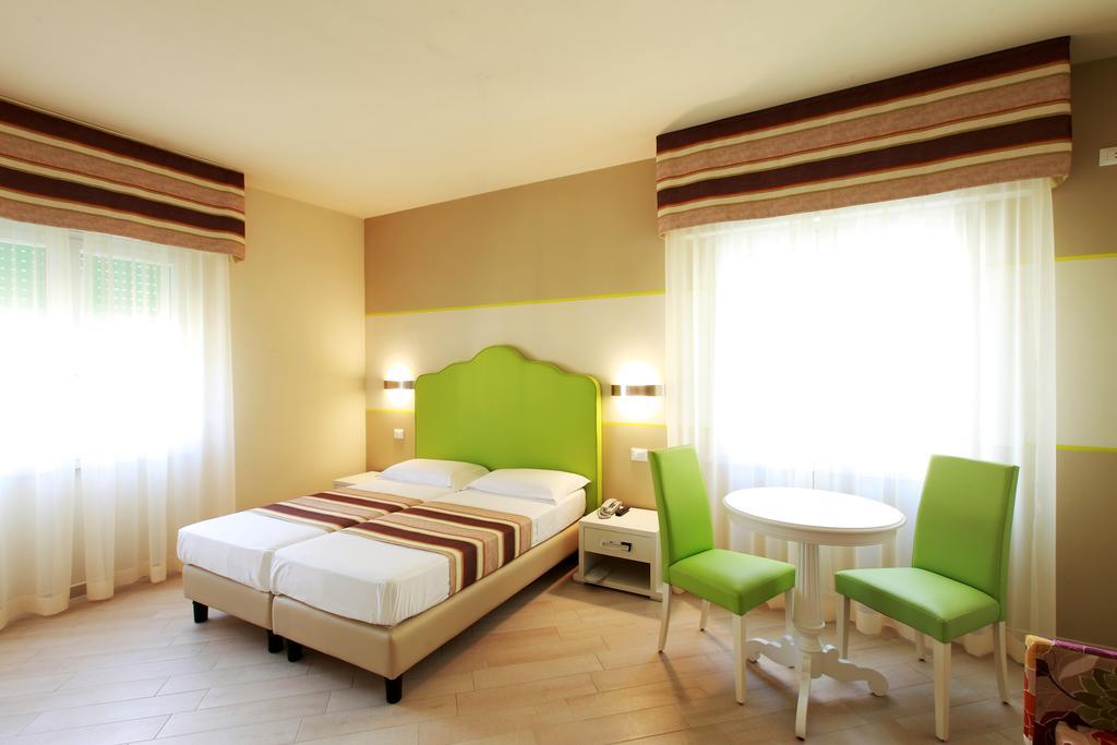 מונטרוסו אל מארה Hotel Souvenir מראה חיצוני תמונה