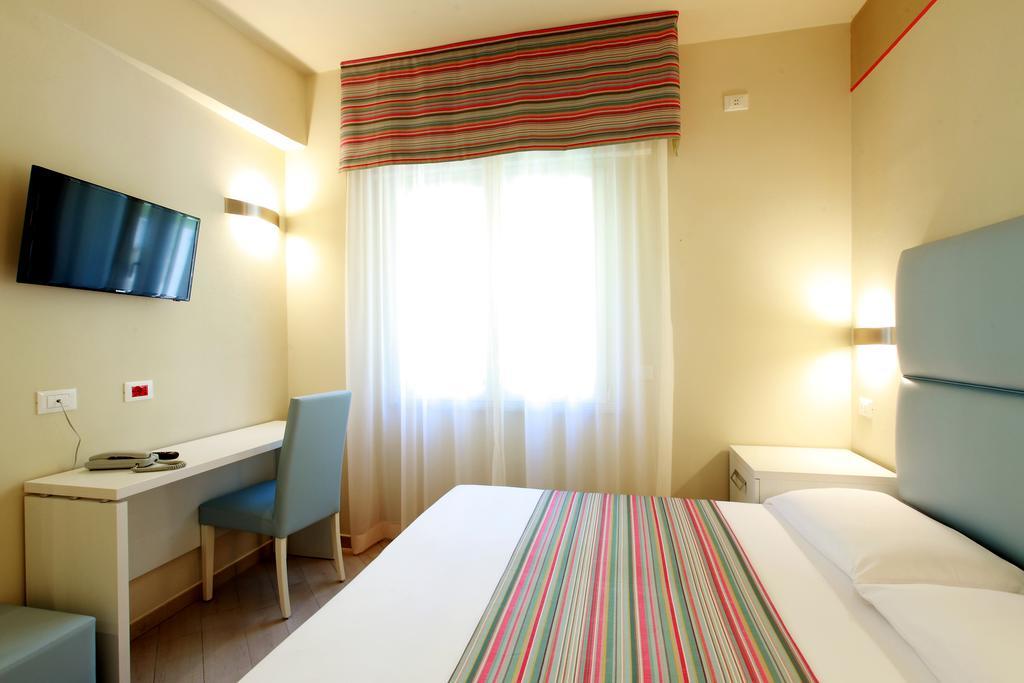 מונטרוסו אל מארה Hotel Souvenir מראה חיצוני תמונה