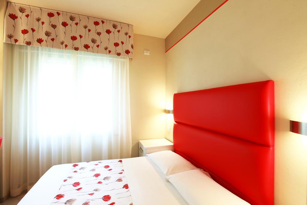 מונטרוסו אל מארה Hotel Souvenir מראה חיצוני תמונה