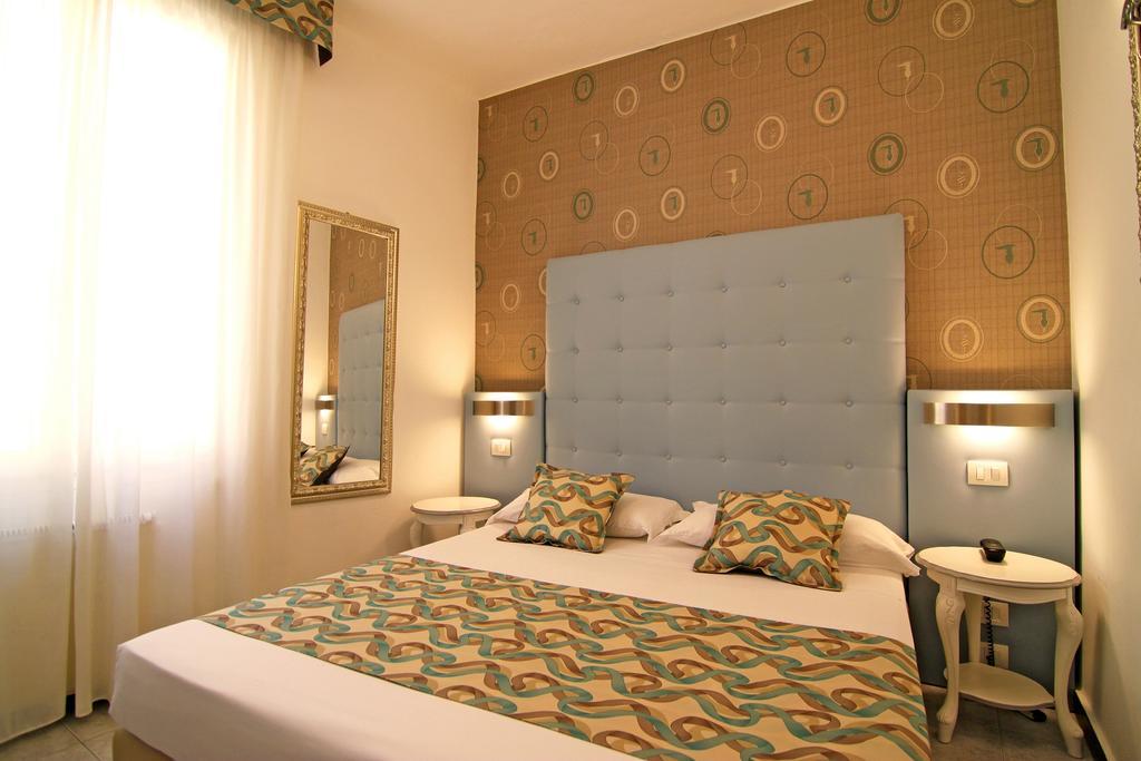 מונטרוסו אל מארה Hotel Souvenir מראה חיצוני תמונה