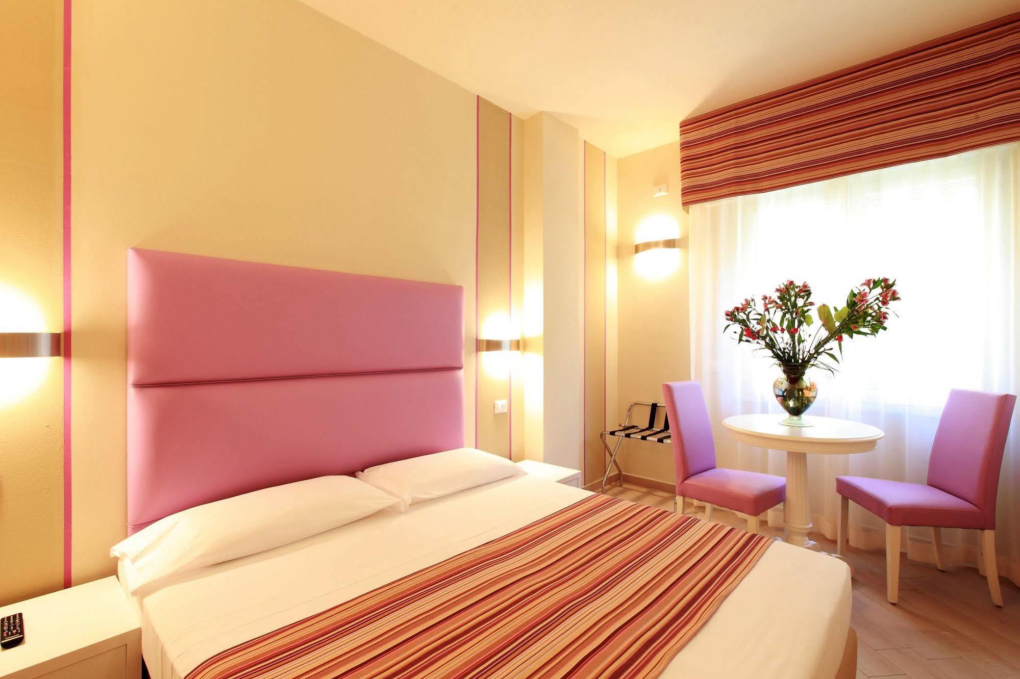 מונטרוסו אל מארה Hotel Souvenir מראה חיצוני תמונה
